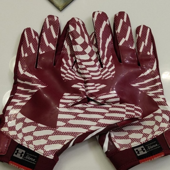 Under Armour Other - UA Maroon Football Gloves